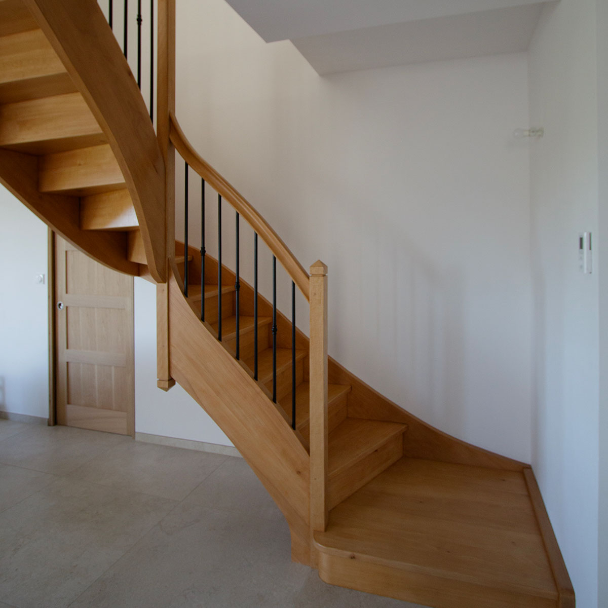 Escalier bois sur mesure par Créa'Sm agencement d'intérieur en Vendée